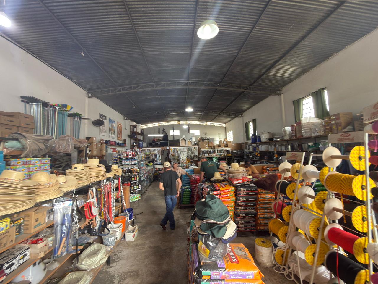 Interior da loja Agro Santa Rita em Congonhal